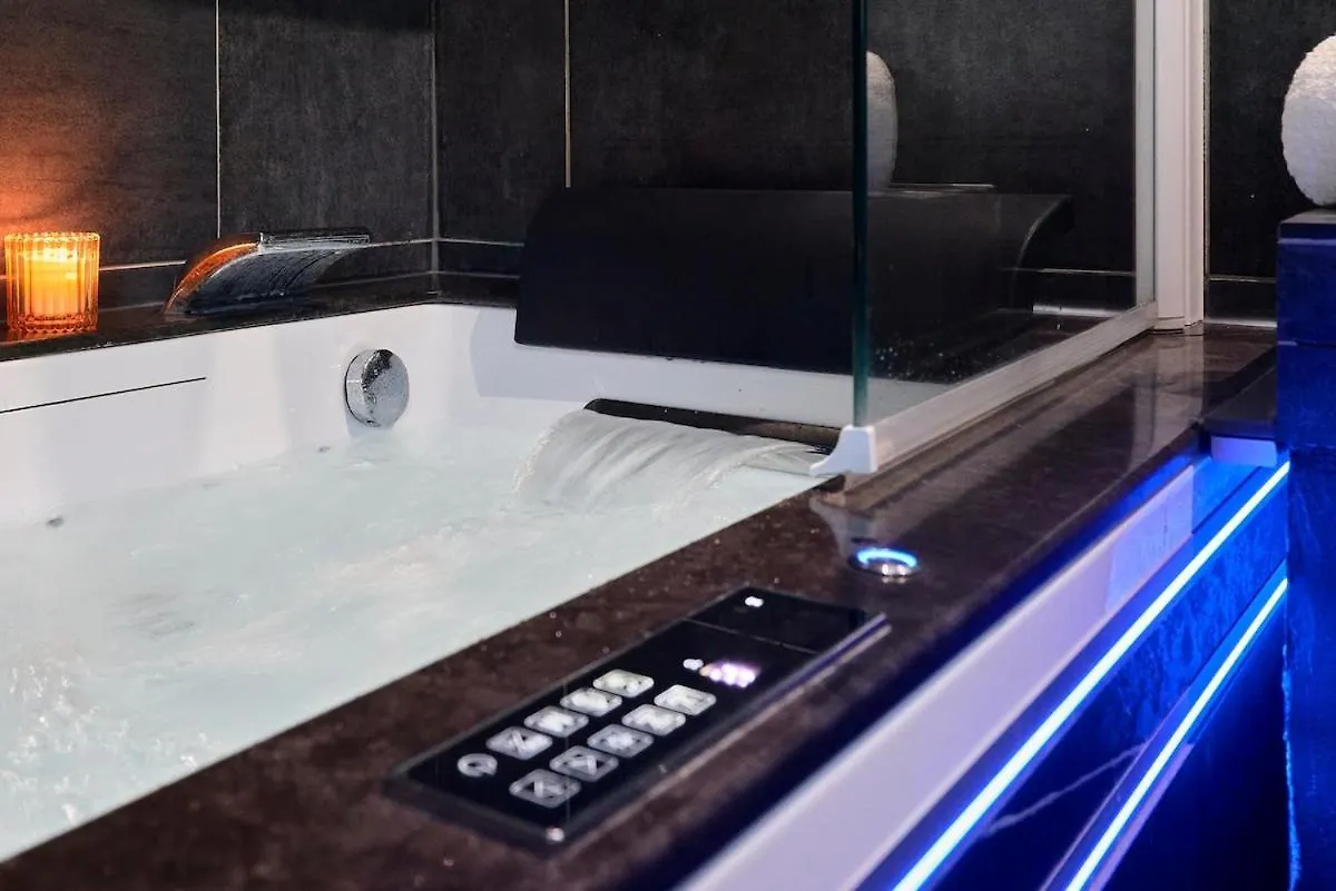 Duplex Rue Royale, Rooftop, Balneo Spa Lille 0*,