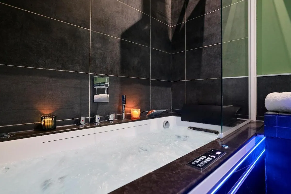 Duplex Rue Royale, Rooftop, Balneo Spa Lille Apartment